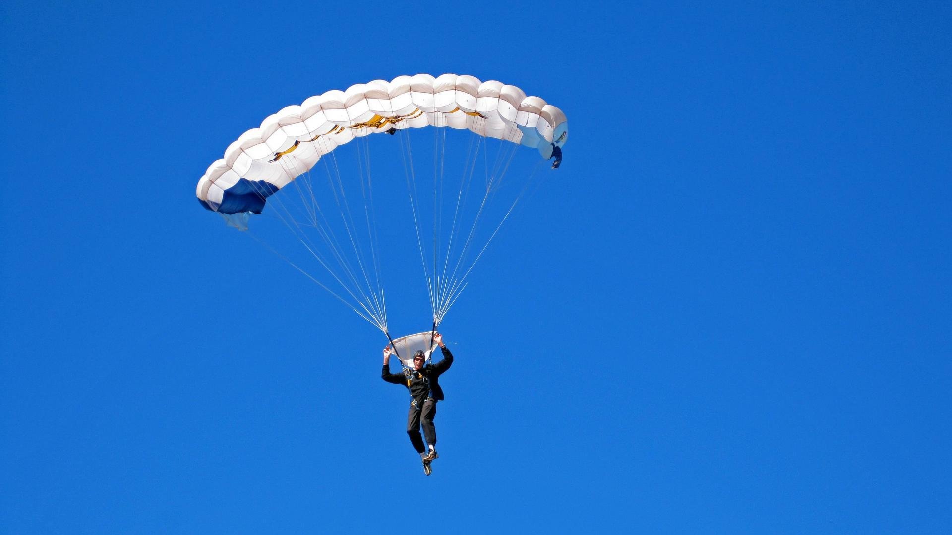 泰国骑手Natchinapha Rattanachotirat在“Princess’s Cup Thailand 2024”中赢得FEI SEA Cup冠军，展现出色表现。